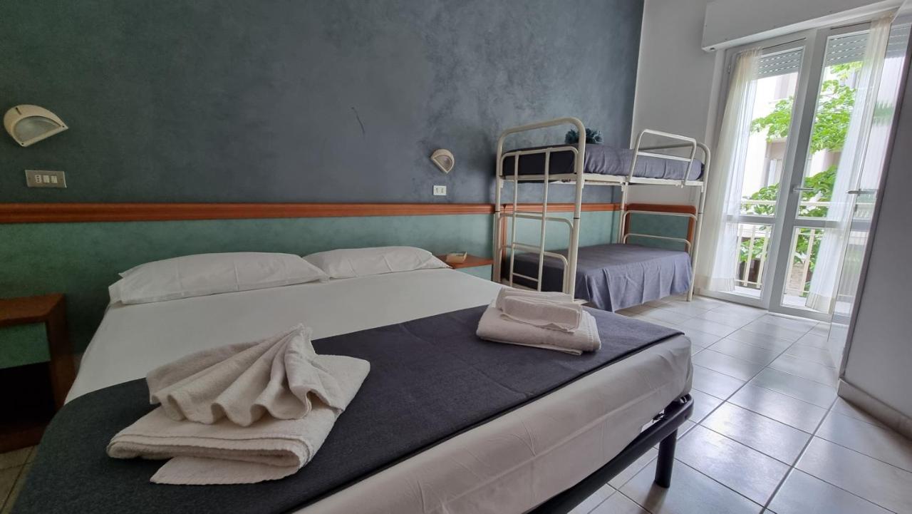Hotel Costanza Cesenatico Exteriör bild