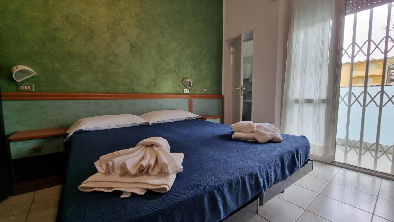 Hotel Costanza Cesenatico Exteriör bild