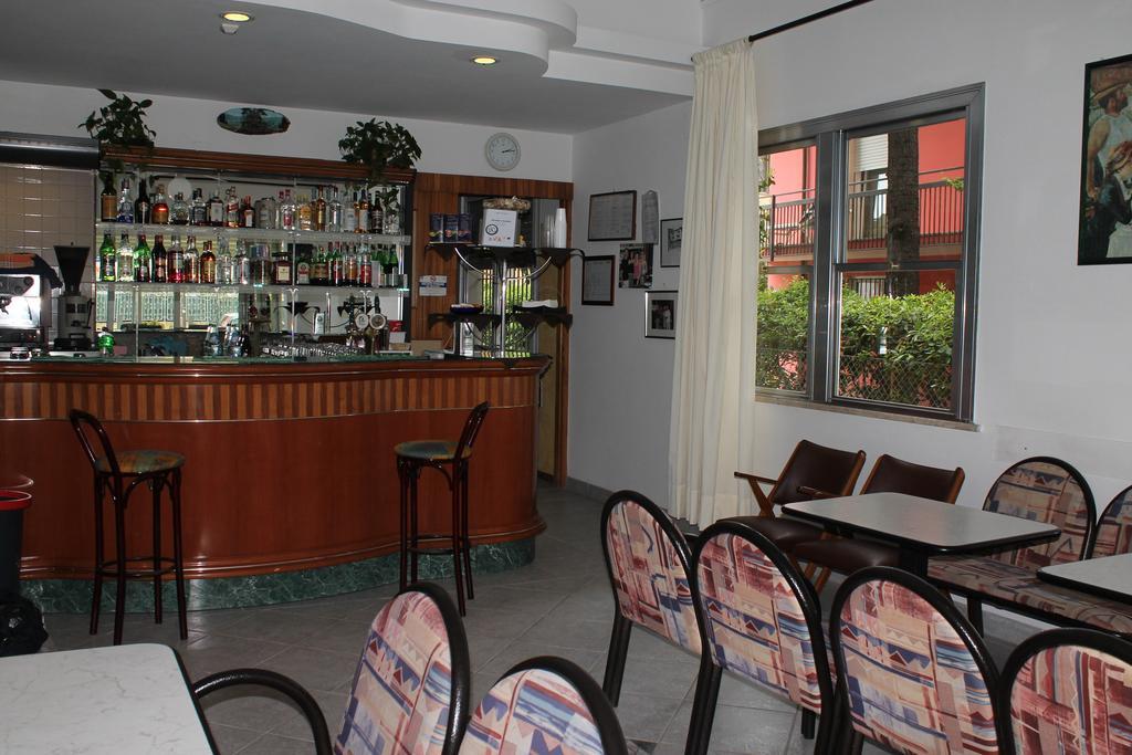 Hotel Costanza Cesenatico Exteriör bild