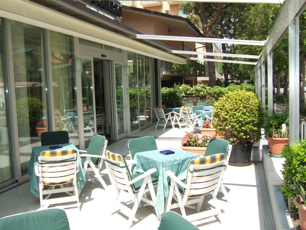 Hotel Costanza Cesenatico Exteriör bild